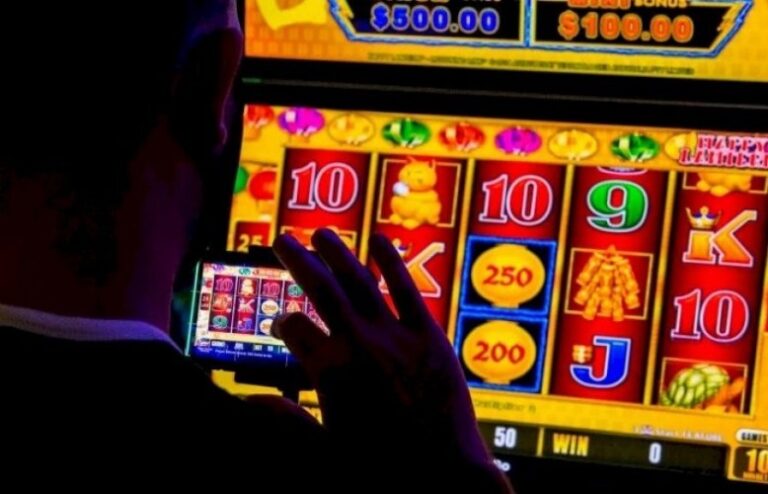 Keuntungan dan Risiko Bermain Slot Online